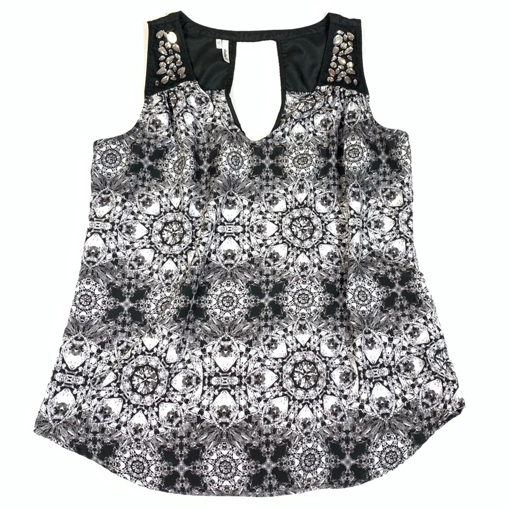 Studio Y V-Neck with Keyhole Back Sz Lg
